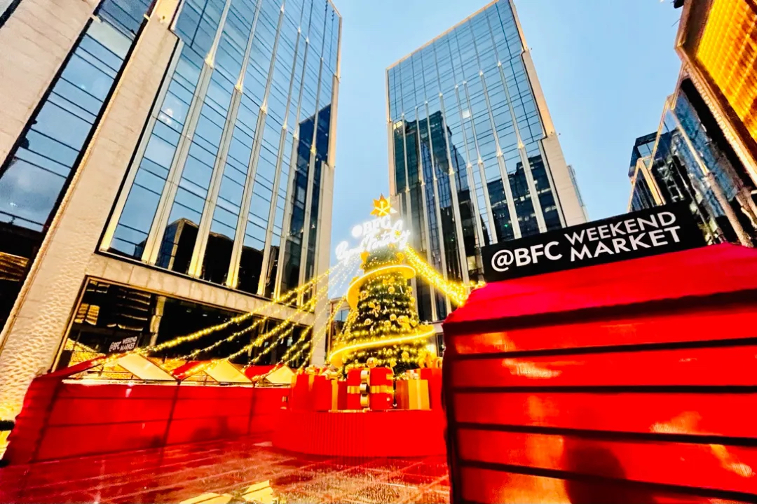 圣诞新年亮灯活动策划的16人同坐旋转木马和文创市集超暖心