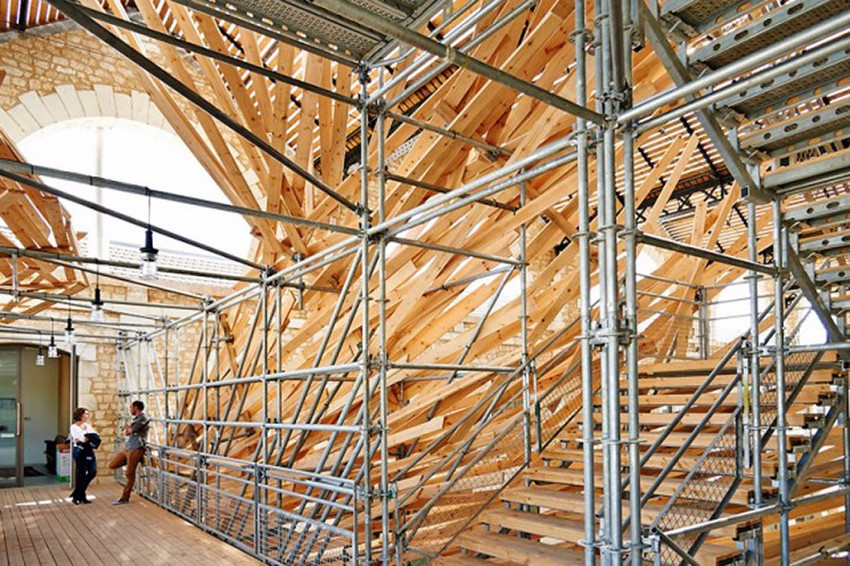 715658299839614976