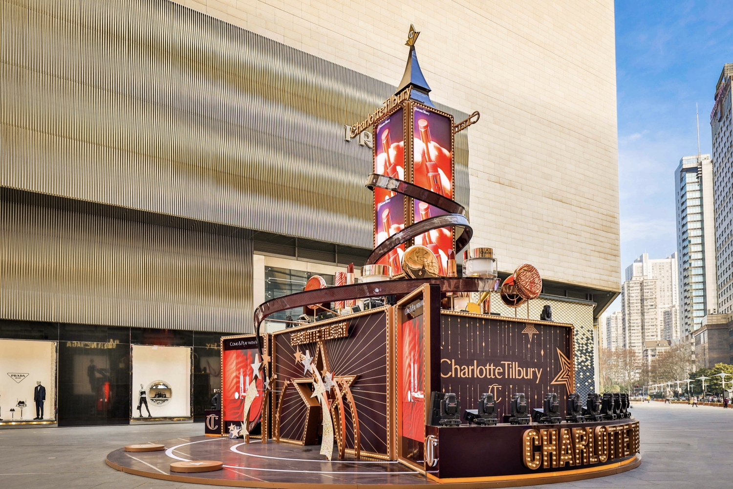 Charlotte Tilbury星有所属快闪互动活动策划浪漫上演，共启好运新年