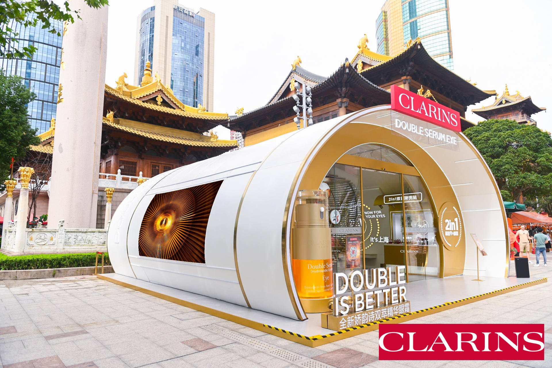 娇韵诗「双能眼究营」快闪店活动策划流光溢彩却又不乏高科技