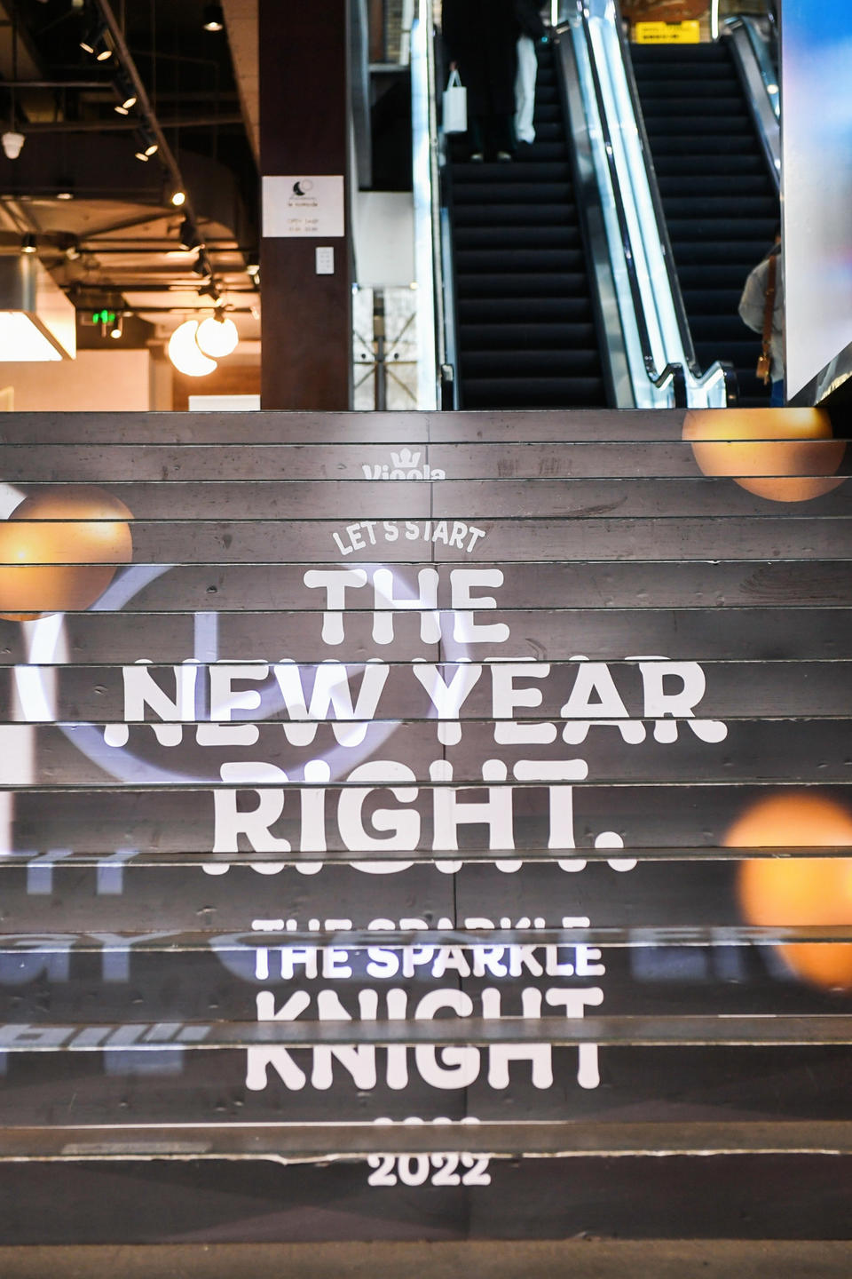 人气潮玩小骑士Vioola主题快闪活动策划6米高机械动态小骑士很抢眼