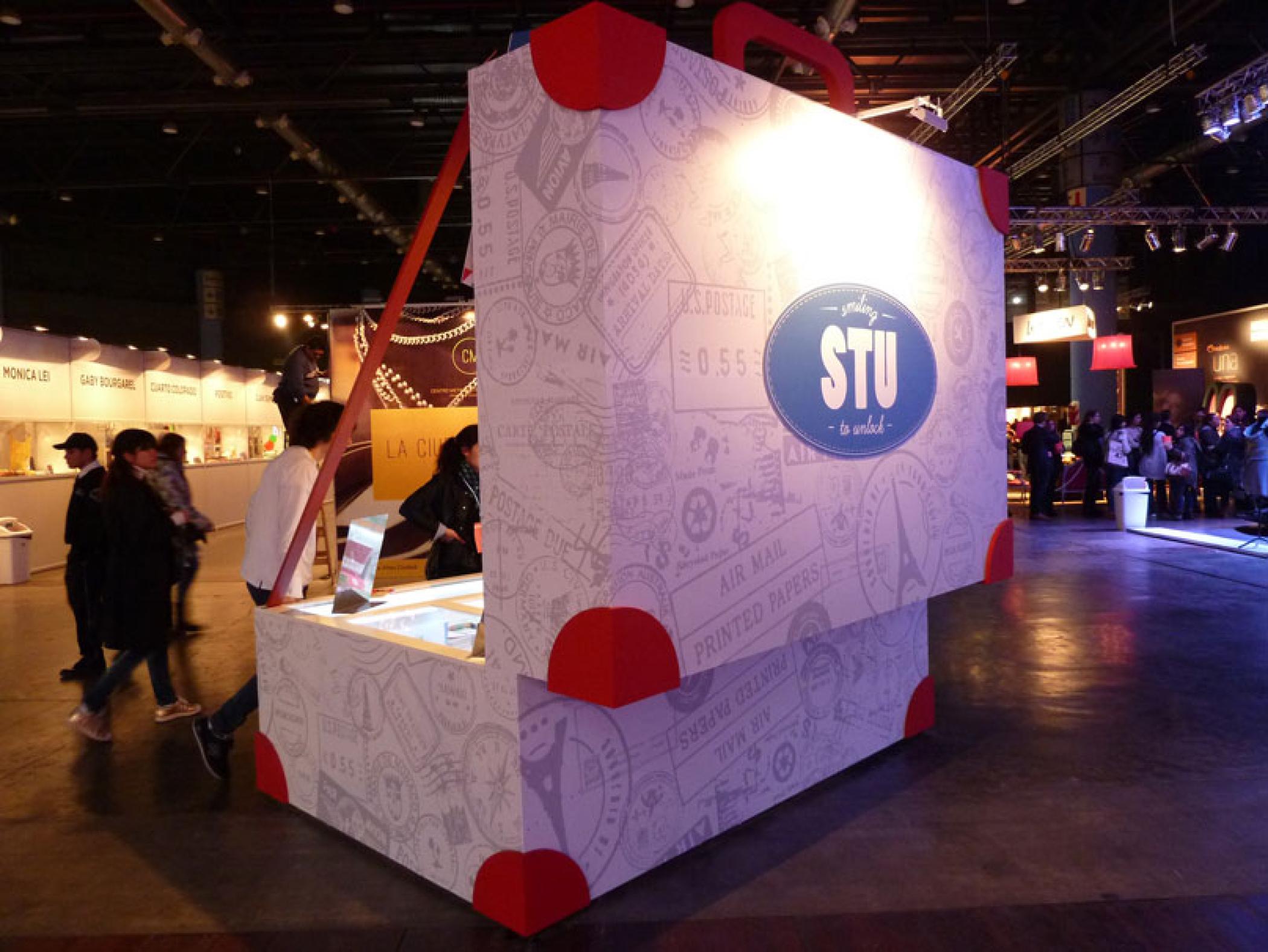 smiling to unlock快闪活动策划被设计成一个保存我们最珍贵物品的盒子