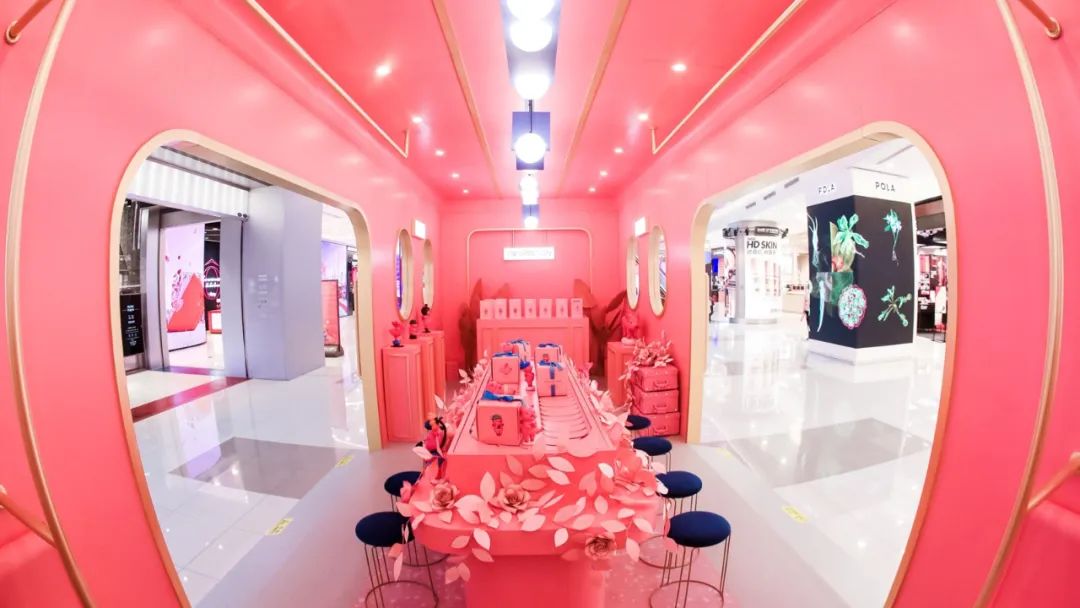 北京apm“驭美而生 春色环游”美妆节快闪活动策划传达了春日的美好意向