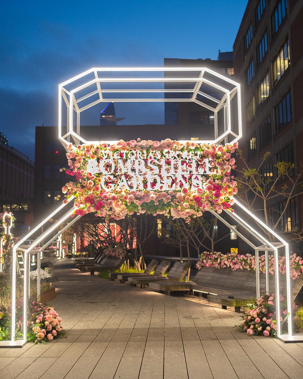 维多利亚的秘密“性感炸弹花园快闪”活动策划现场香气迷人