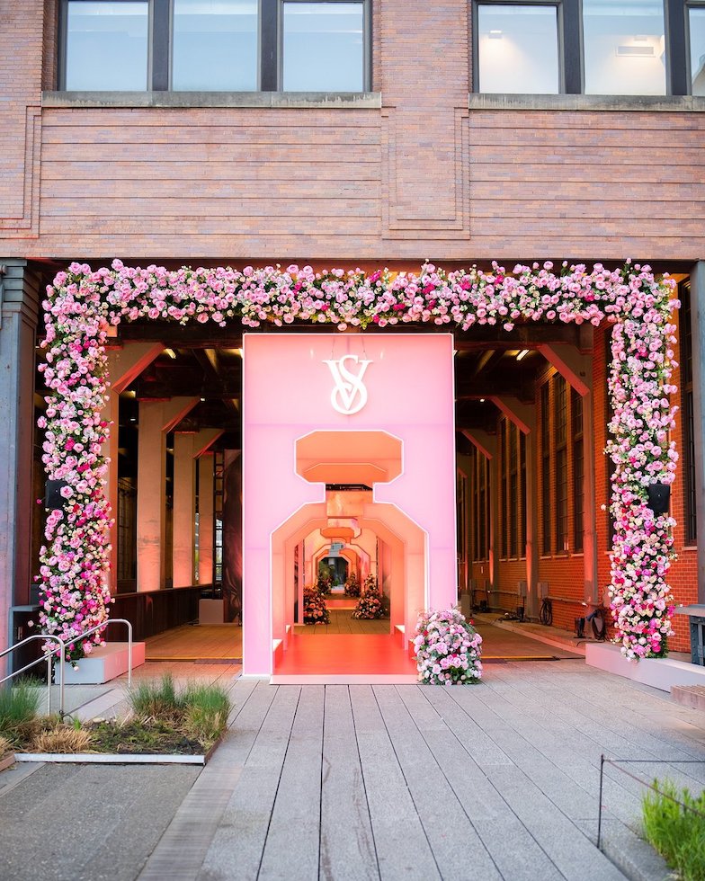 维多利亚的秘密“性感炸弹花园快闪”活动策划现场香气迷人