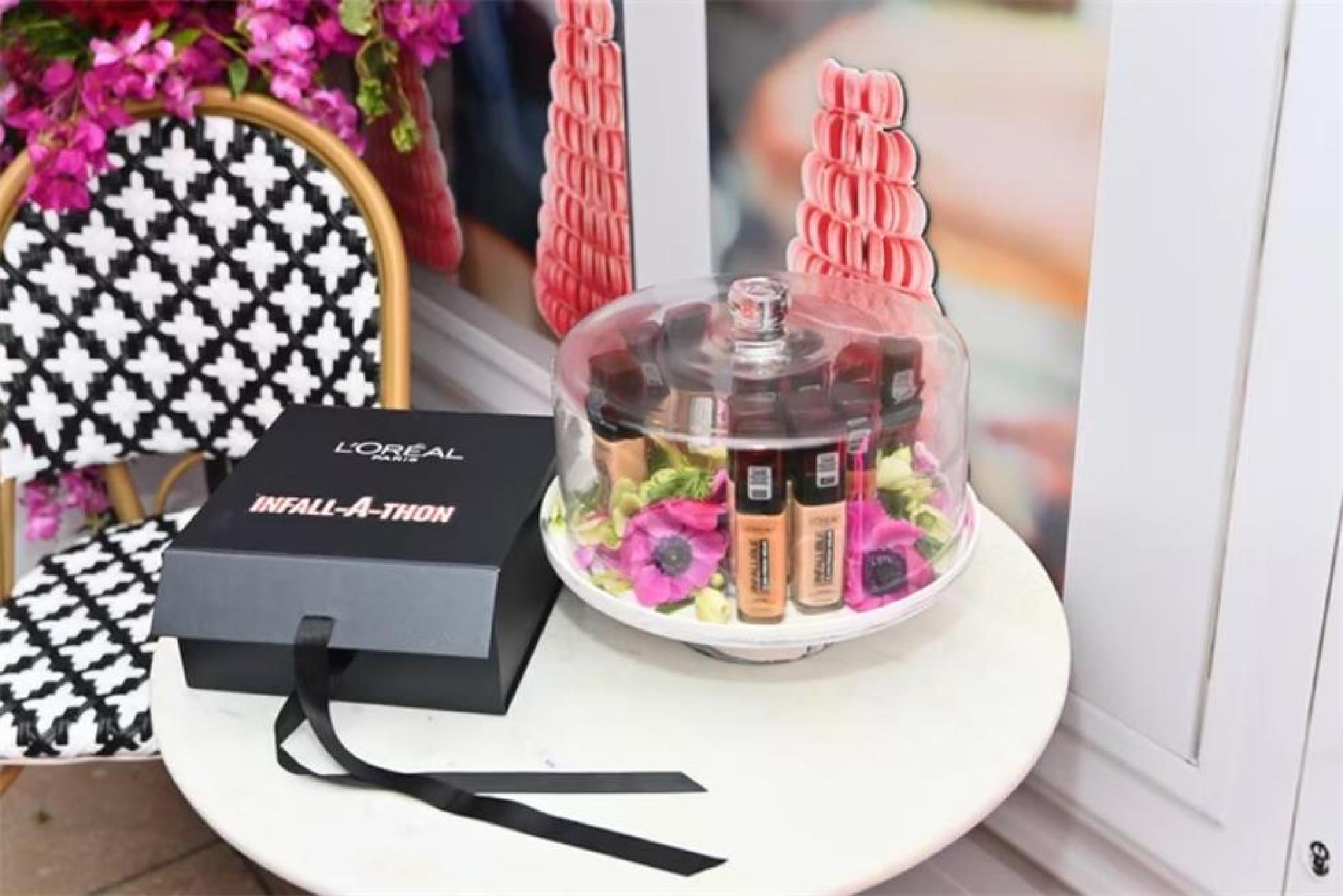 巴黎欧莱雅24小时粉底快闪店活动策划现场还有化妆课程输出