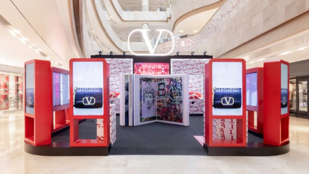 Valentino华伦天奴VLOGO南京限时艺术快闪活动策划倾情呈献艺术图册