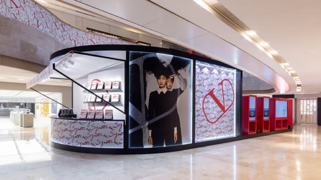 Valentino华伦天奴VLOGO南京限时艺术快闪活动策划倾情呈献艺术图册