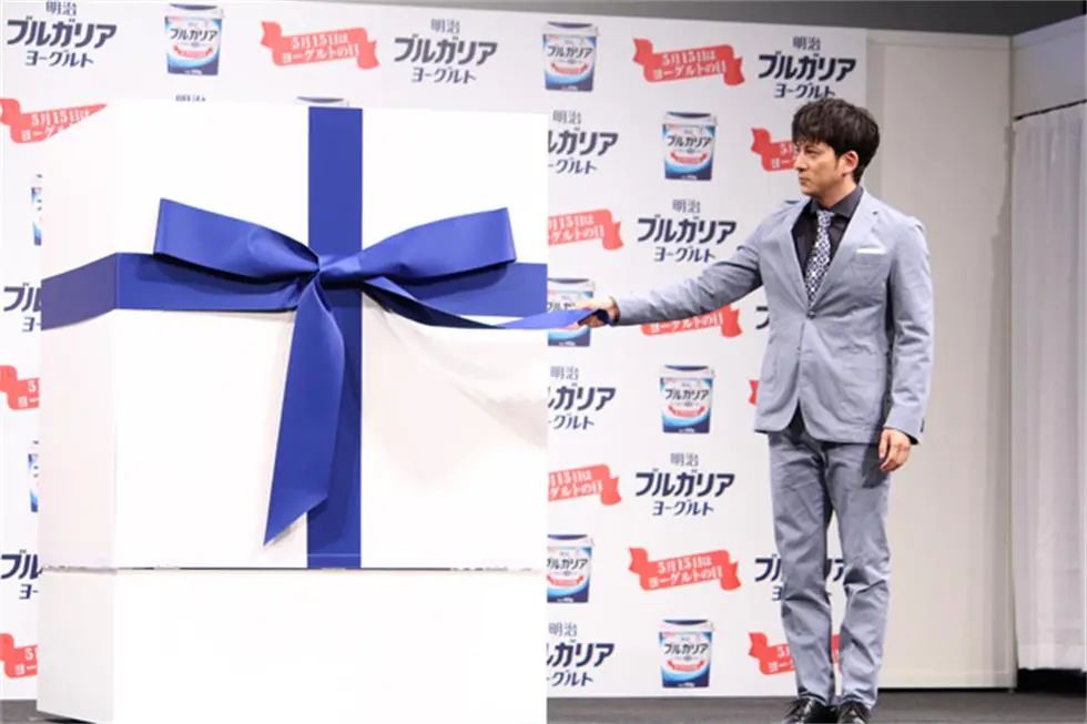 明治酸奶公园快闪店活动策划的巨大保加利亚酸奶的包装盒最吸睛了