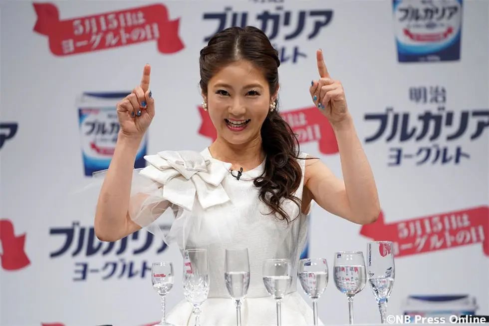 明治酸奶公园快闪店活动策划的巨大保加利亚酸奶的包装盒最吸睛了