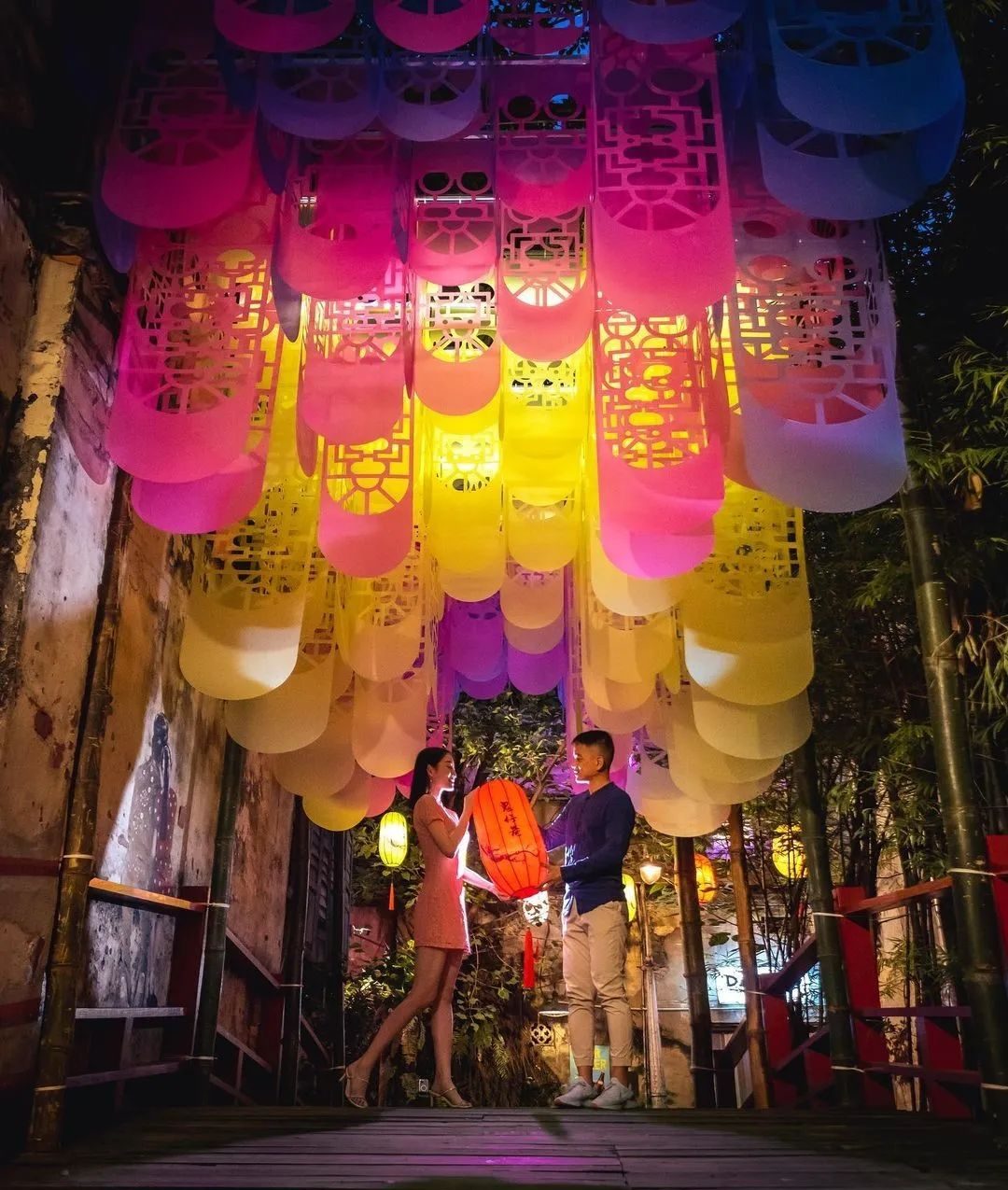 鬼仔巷「超月门窗」艺术展览活动策划装置尽显东方韵味