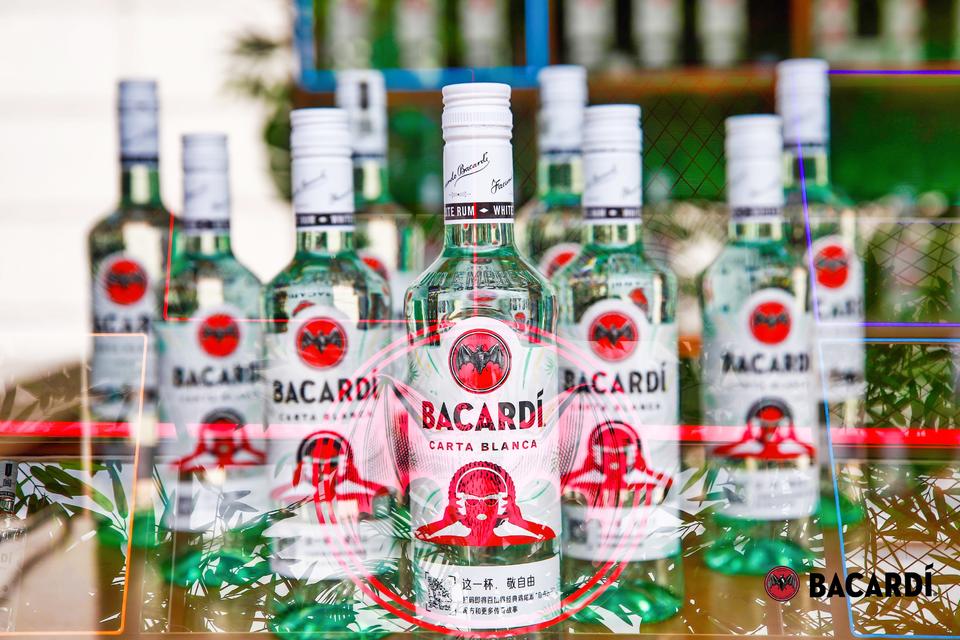 「这一杯敬自由」百加得朗姆酒草莓音乐节主题快闪活动策划太火爆了