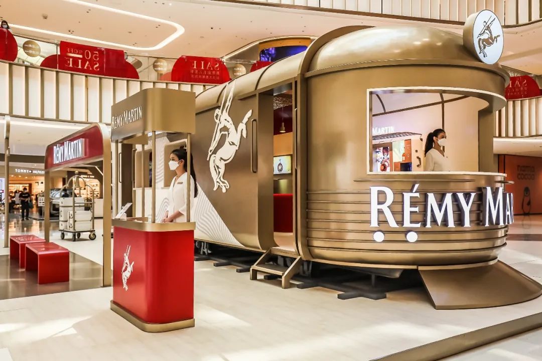 人头马“邑想专列”快闪活动策划仿佛一座真实的列车站点