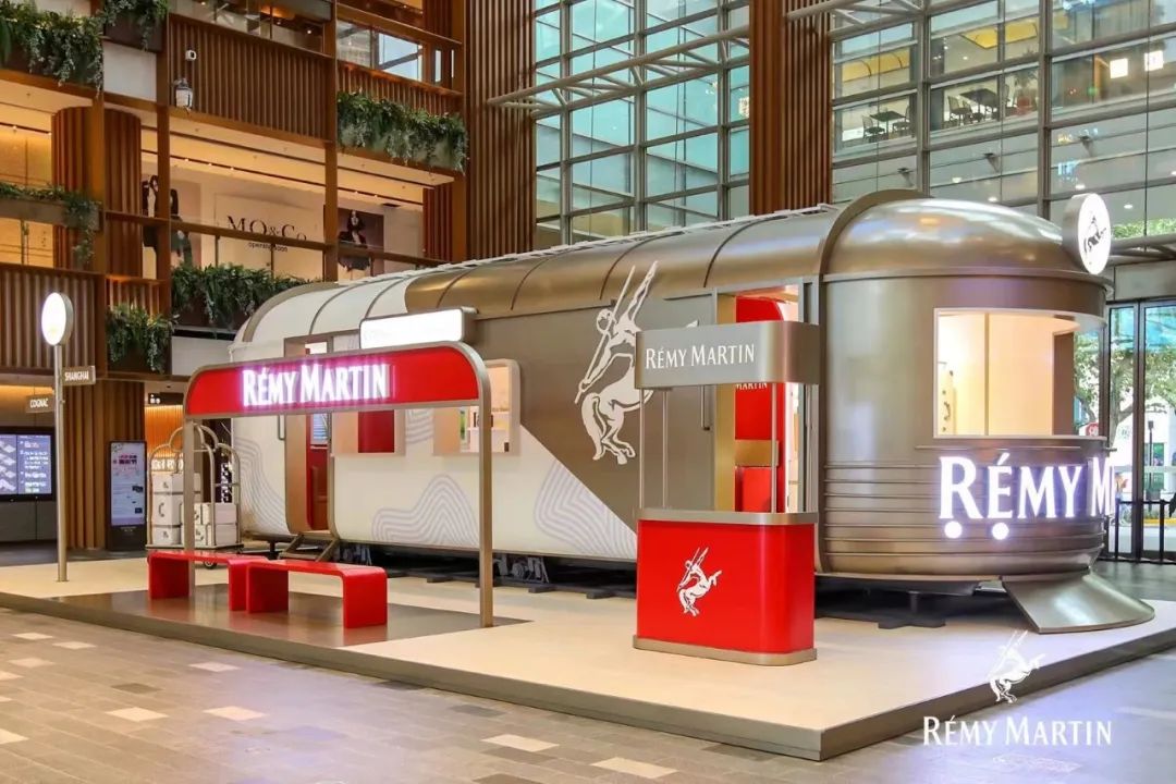 人头马“邑想专列”快闪活动策划仿佛一座真实的列车站点