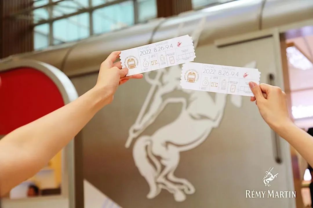 人头马“邑想专列”快闪活动策划仿佛一座真实的列车站点