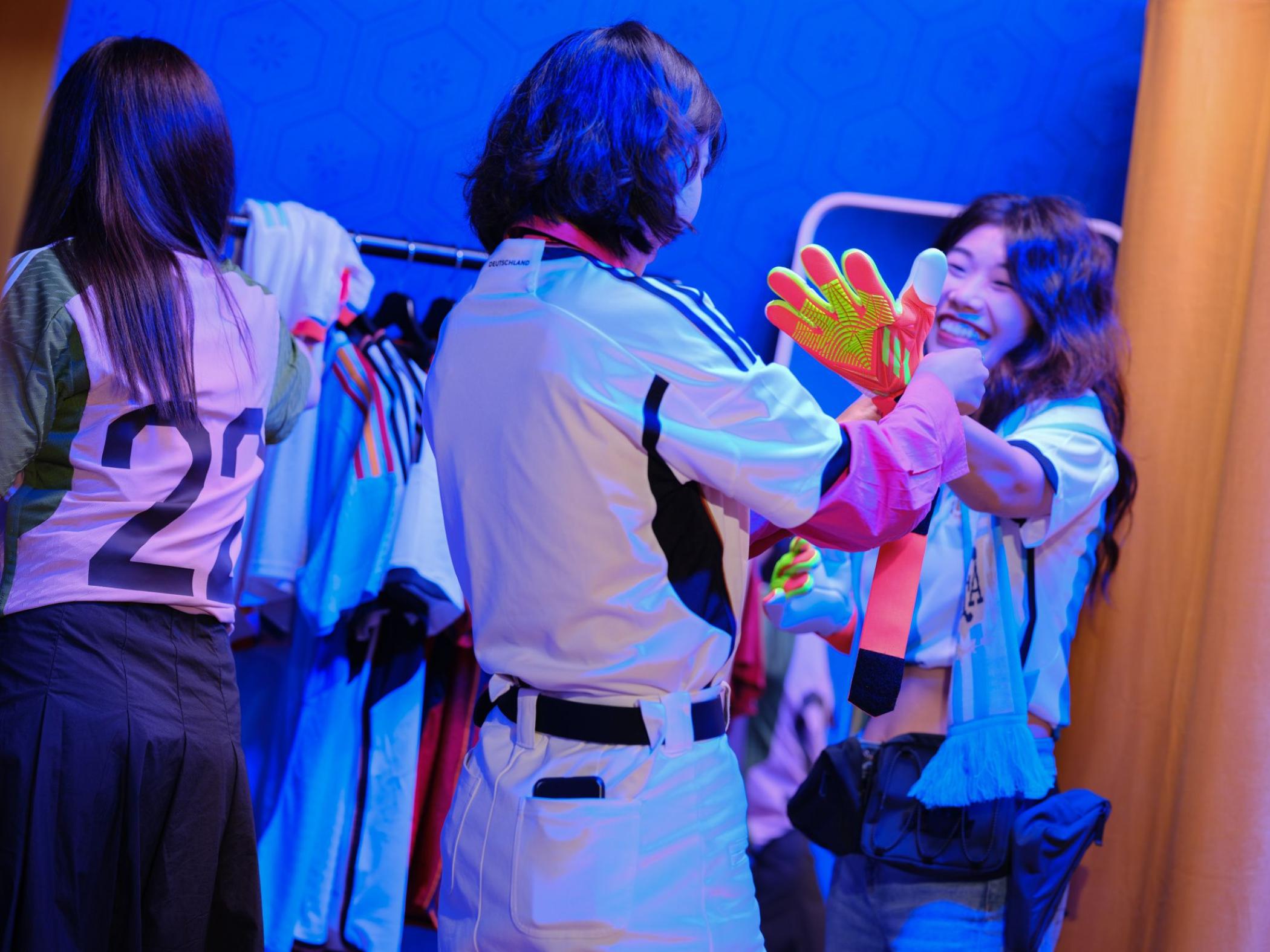 去adidas世界杯快闪店活动策划解锁复古球衣穿搭大片