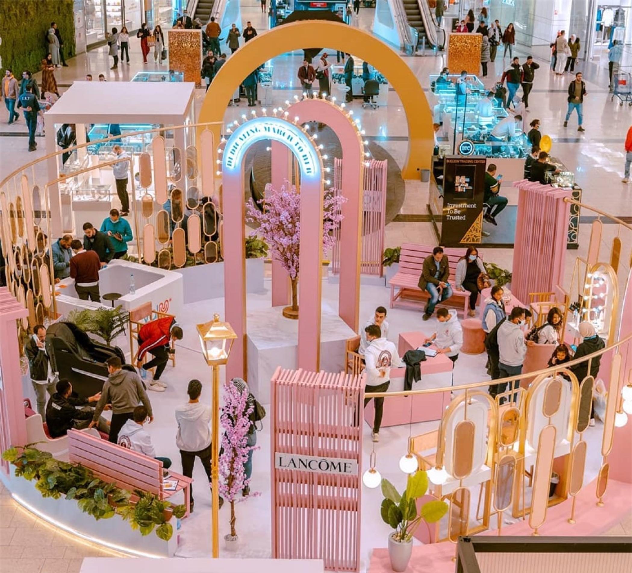 埃及购物中心策划举行的引流变现活动策划“宠爱站”整合了各种消费品牌