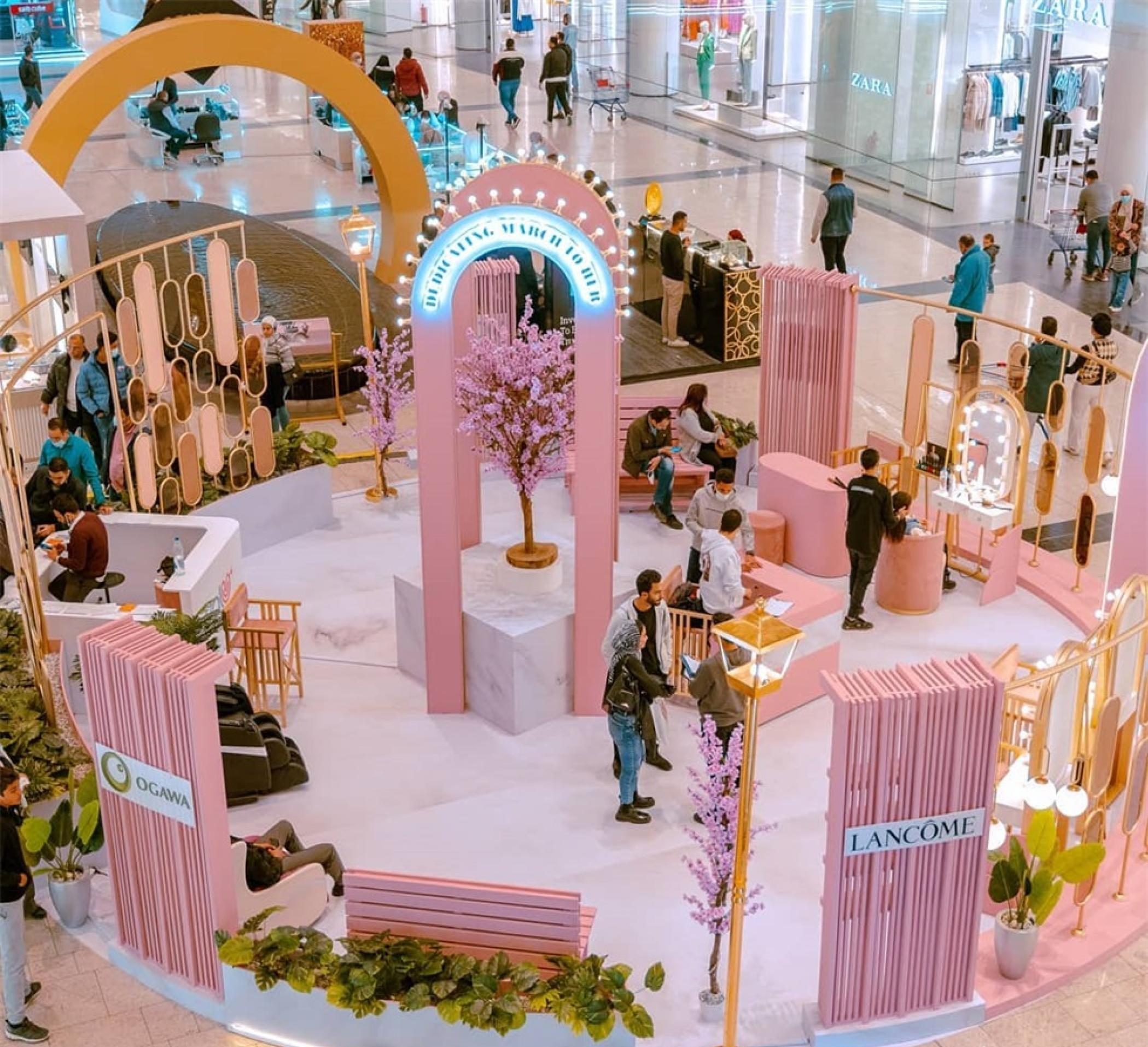 埃及购物中心策划举行的引流变现活动策划“宠爱站”整合了各种消费品牌