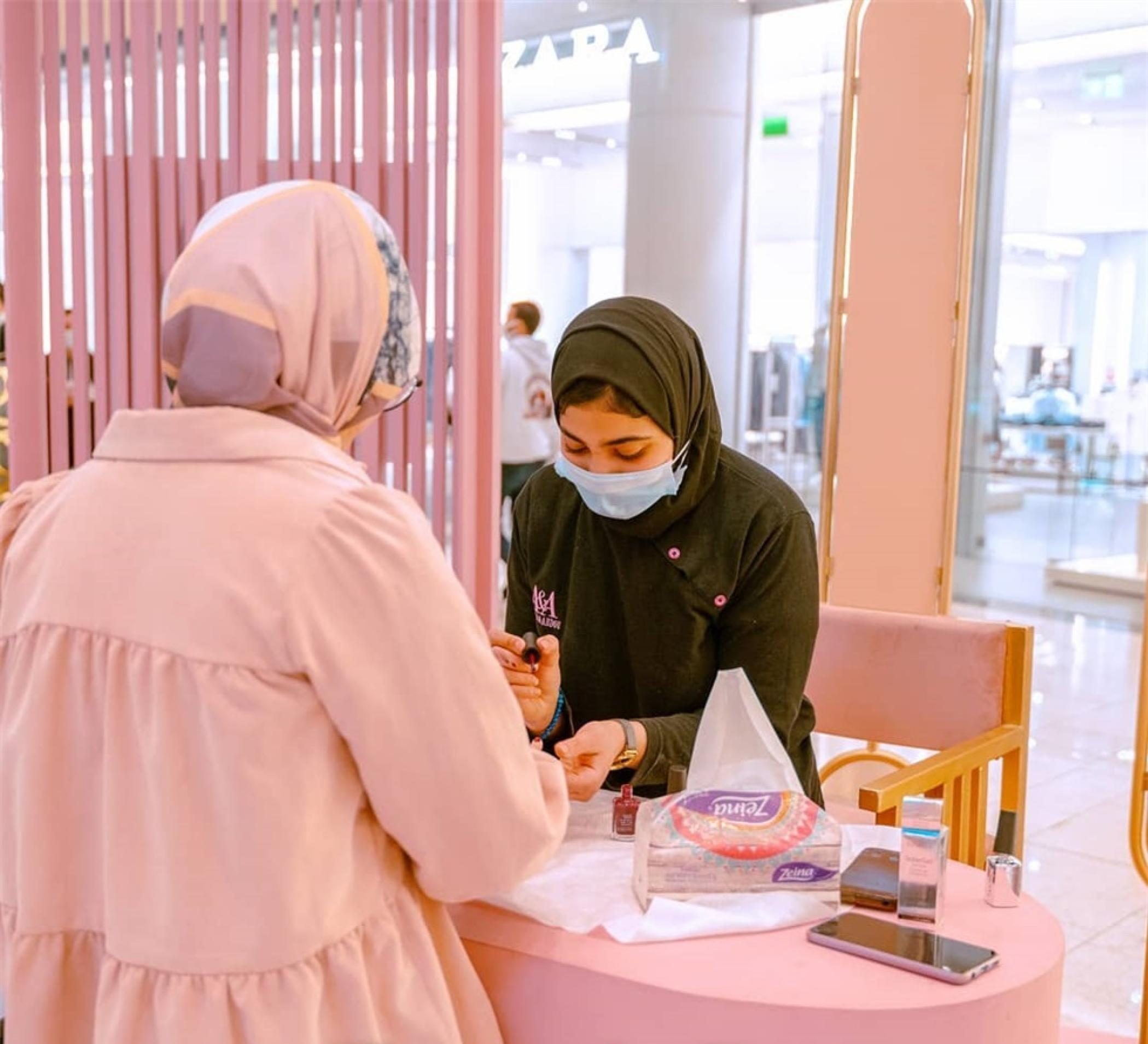 埃及购物中心策划举行的引流变现活动策划“宠爱站”整合了各种消费品牌