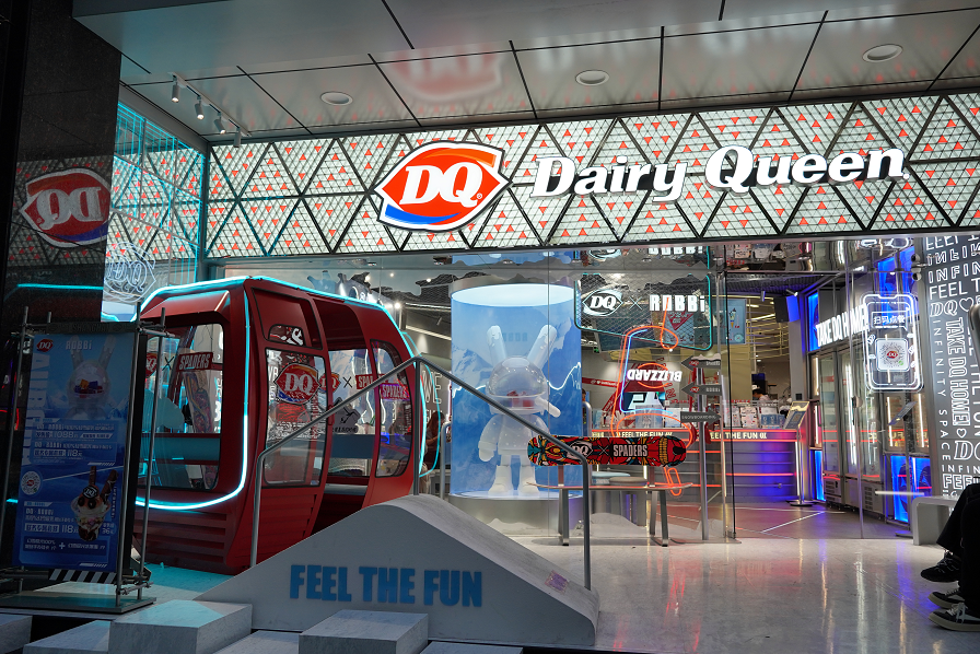 ROBBi X DQ 幻雪极光限时快闪活动策划打造了一个闪亮的极地空间