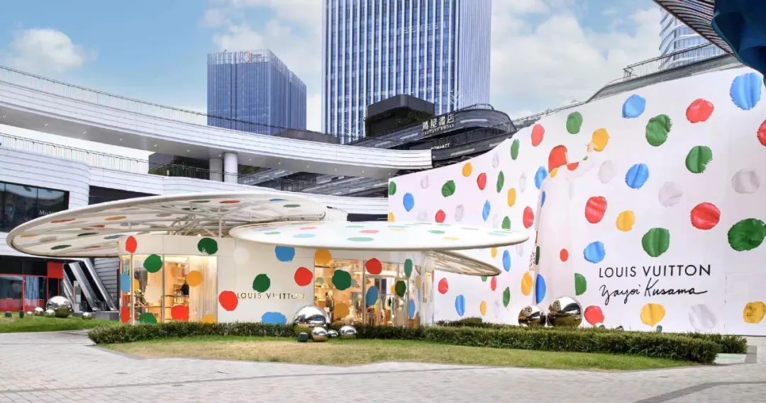 路易威登草间弥生合作的快闪店活动策划打造了一个变幻万千的无限宇宙