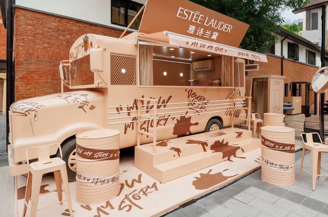 雅诗兰黛「DW不假妆街区」快闪店活动策划了海量潮酷炸场装置