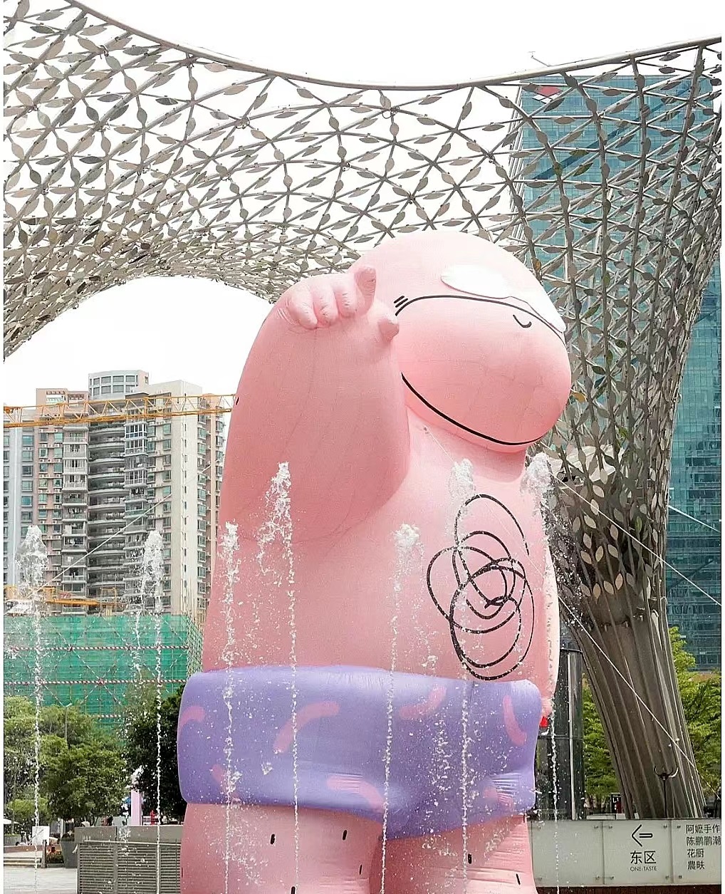 巨型粉小胖空降房山天街「圈粉派对」活动策划现场，超粉超梦幻