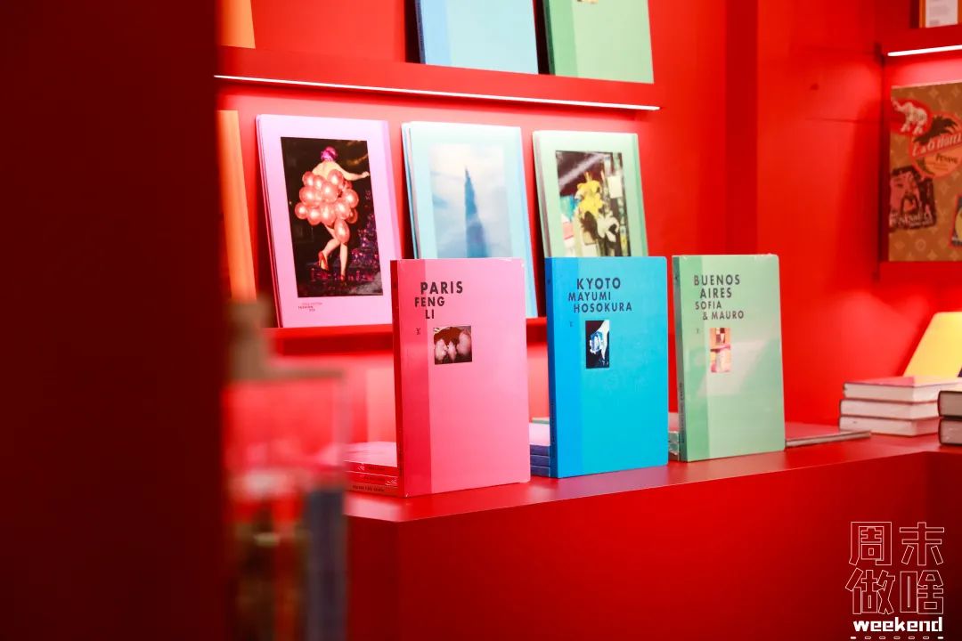 LV“红黄绿”书报亭快闪活动策划用不同颜色赋予了每座城市各色魅力