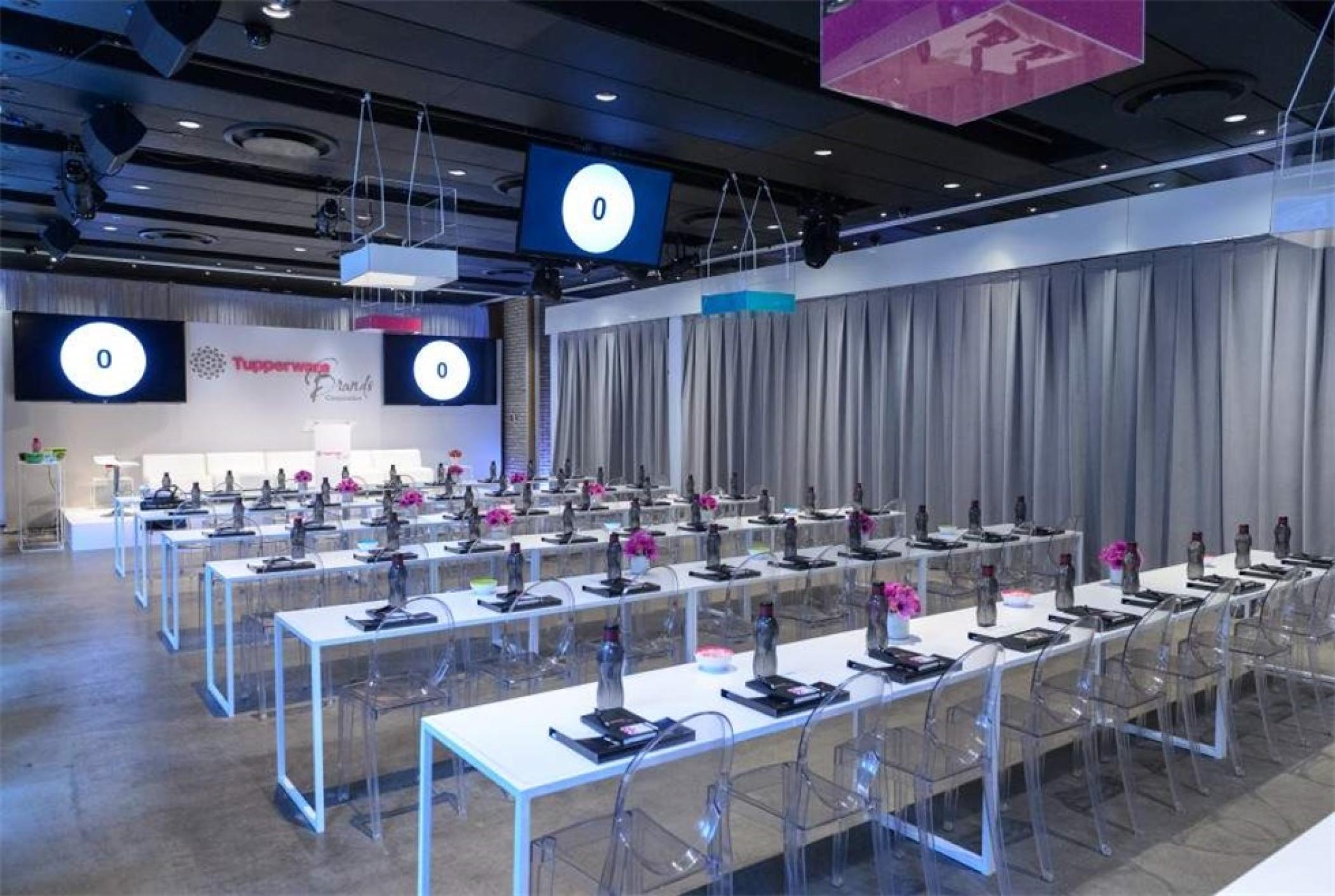 特百惠产品发布会活动策划功能分区超清晰，视觉效果也很清新