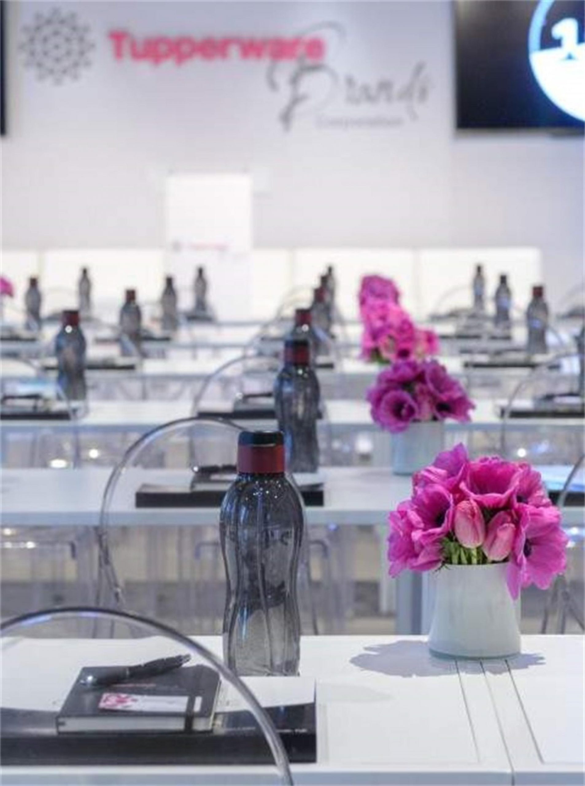 特百惠产品发布会活动策划功能分区超清晰，视觉效果也很清新