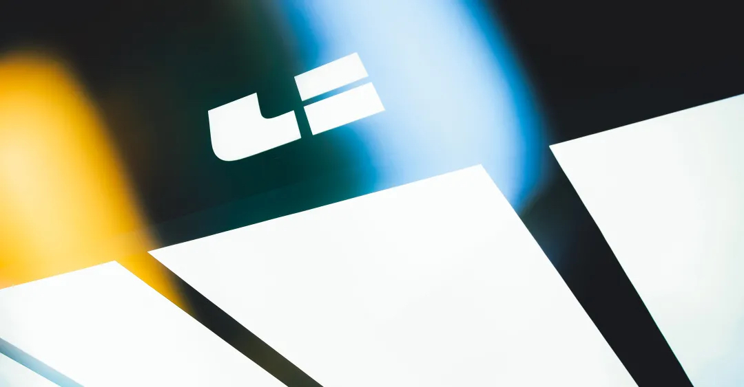 2021理想汽车春季发布会活动策划现场简单却不失高级的美感和舒适