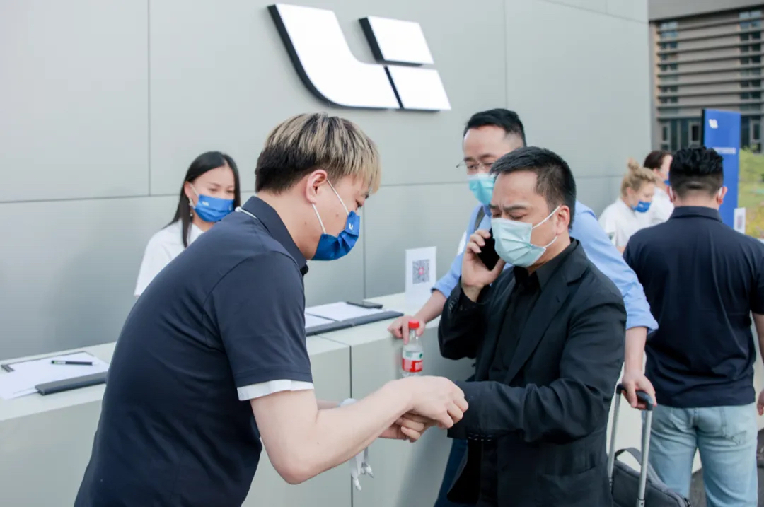 2021理想汽车春季发布会活动策划现场简单却不失高级的美感和舒适