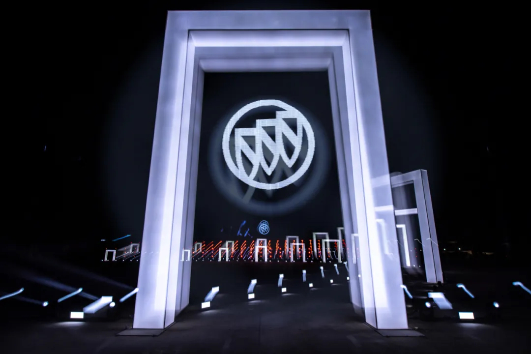 昂科威Plus发布会活动策划打造了「舞台剧+视频+舞台」的全新模式