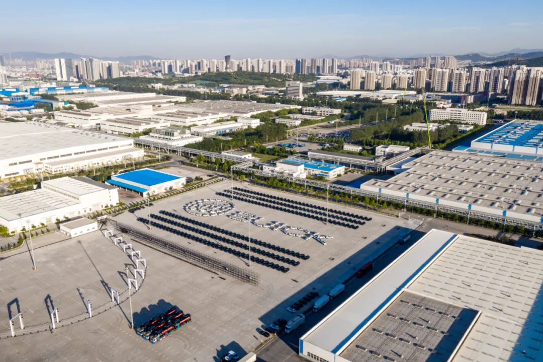 昂科威Plus发布会活动策划打造了「舞台剧+视频+舞台」的全新模式