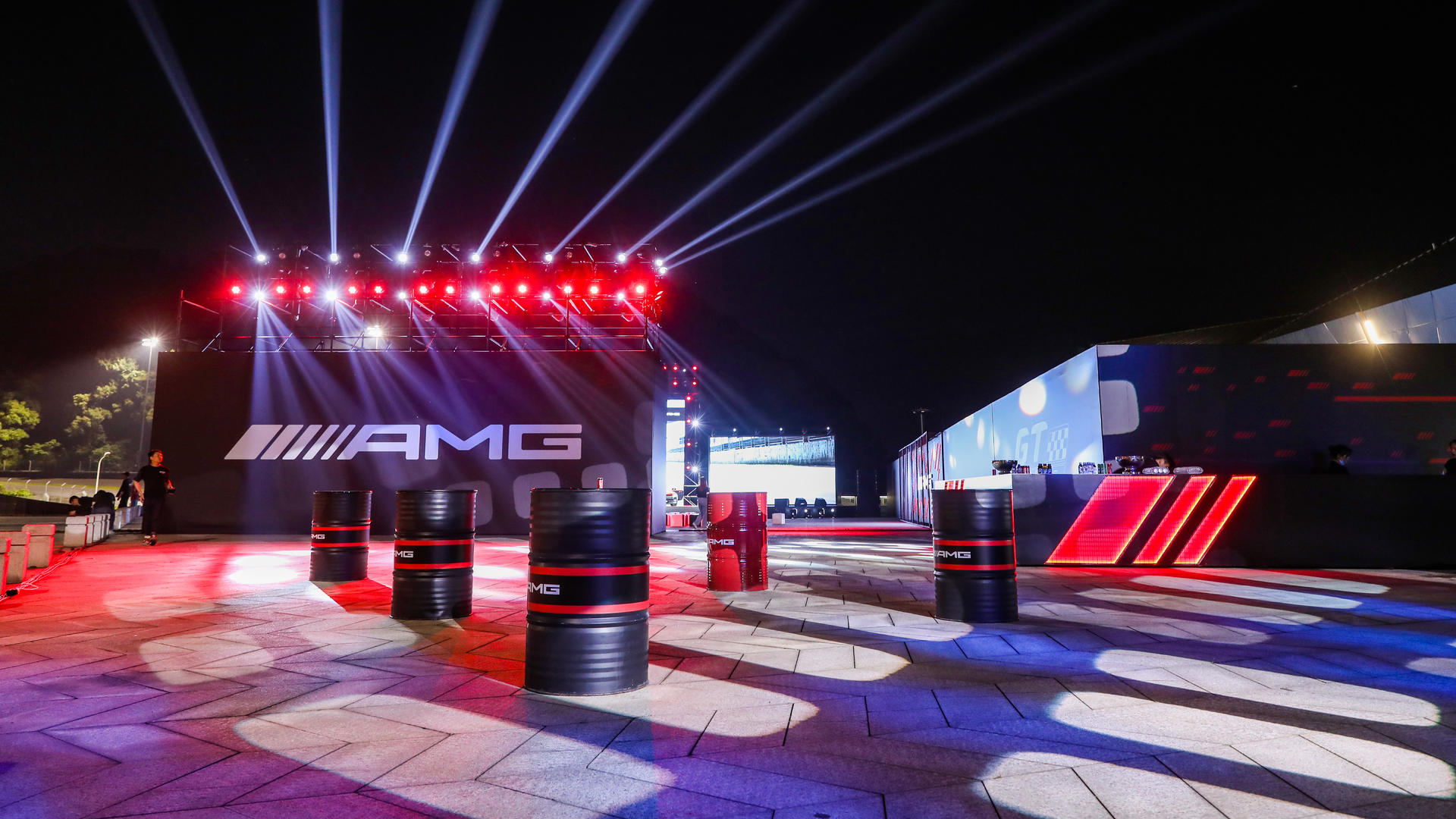 以圈速加冕为主题的特别版上市发布会活动策划现场尽显速度与激情