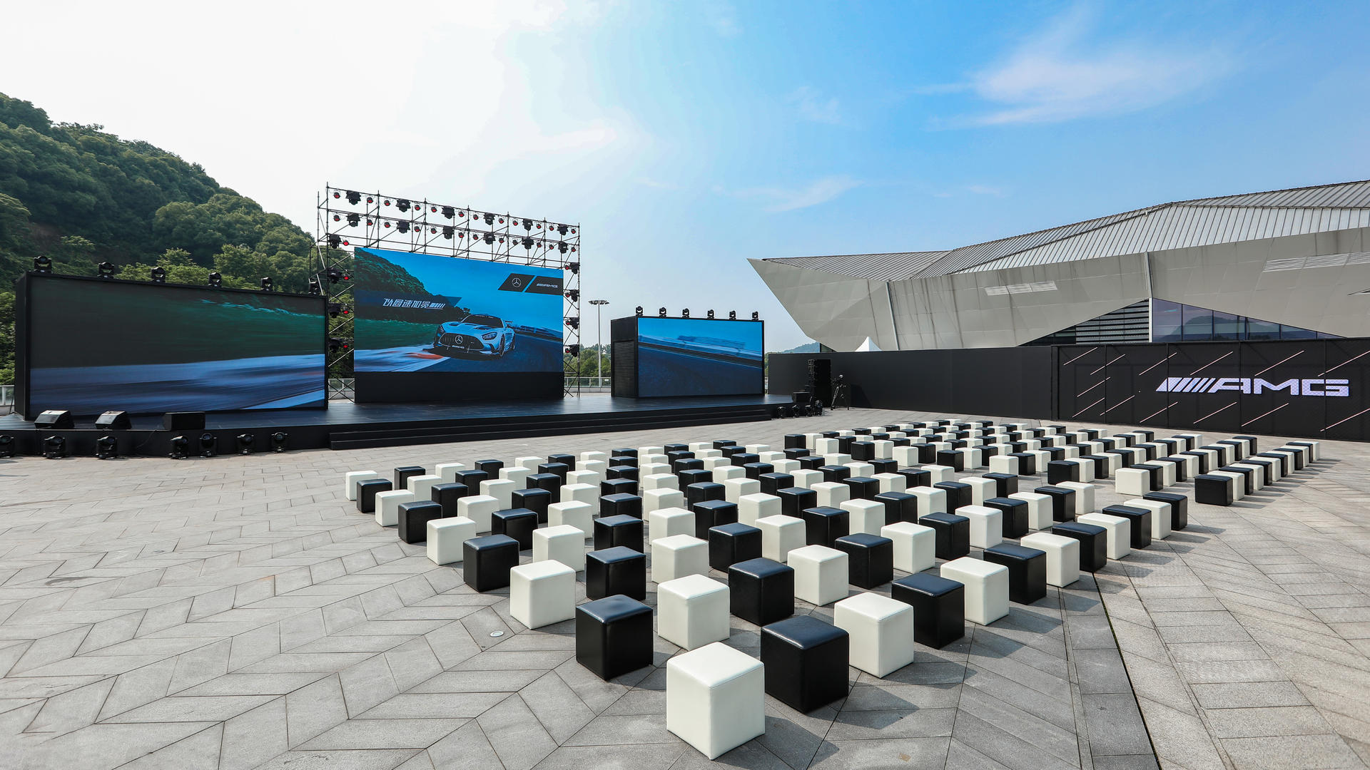 以圈速加冕为主题的特别版上市发布会活动策划现场尽显速度与激情