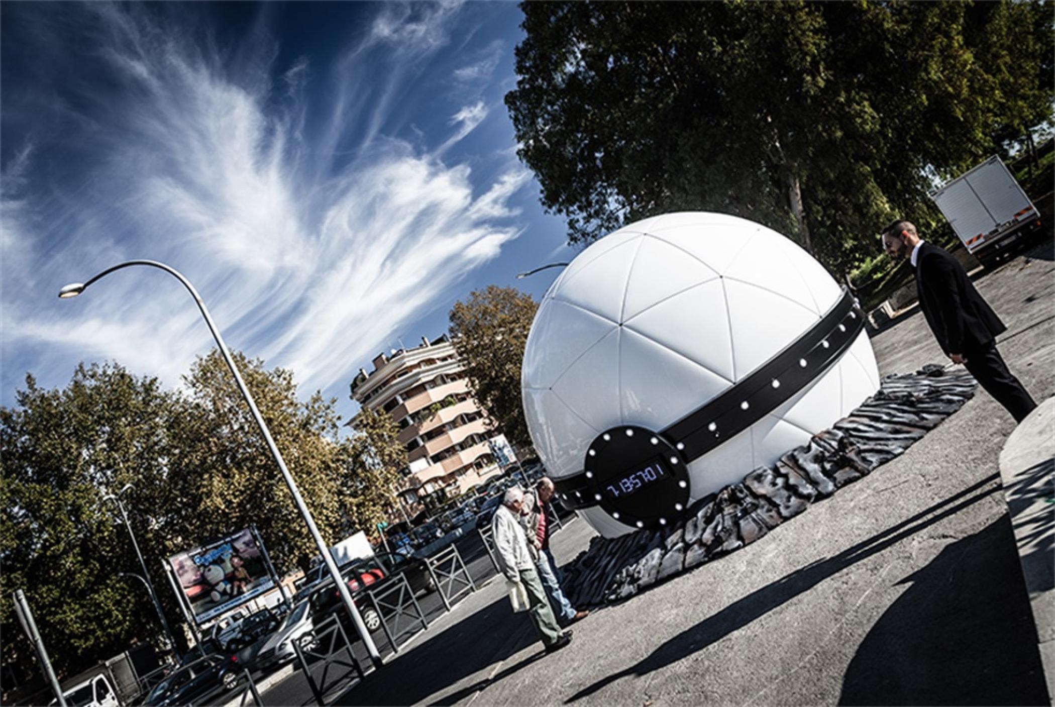 奔驰新款Smart上市活动策划从一个街头不明球体宣告正式开始