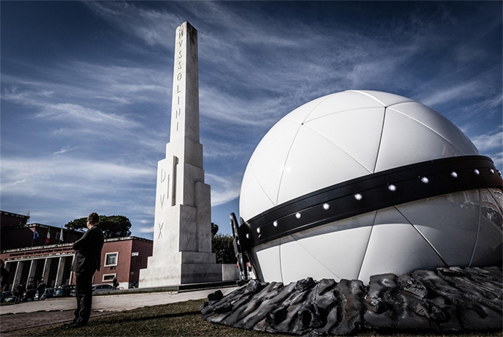 奔驰新款Smart上市活动策划从一个街头不明球体宣告正式开始