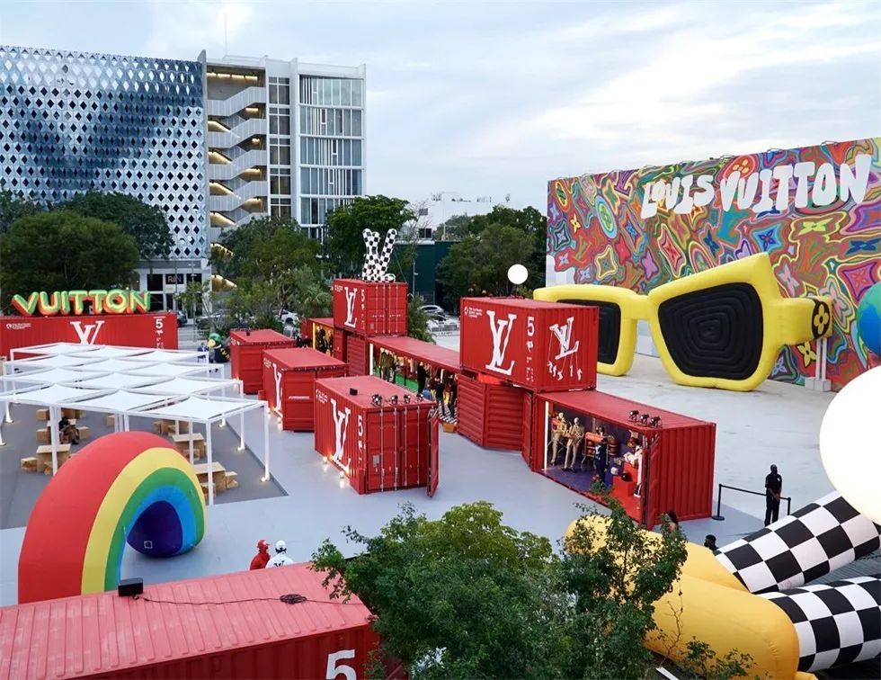 路易.威登男装全球巡回发布会活动策划以集装箱和动物为现场装置主角