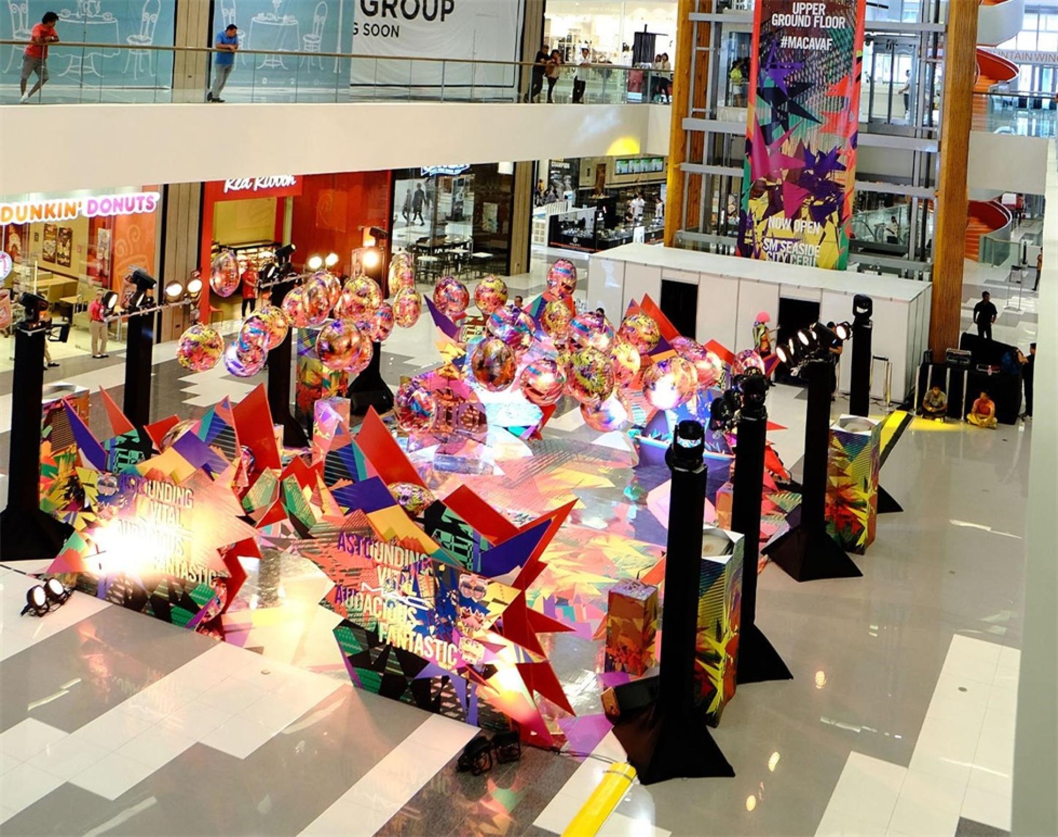 人体彩绘艺术点亮了MAC这场发布会活动策划，明亮大胆的色彩太酷了