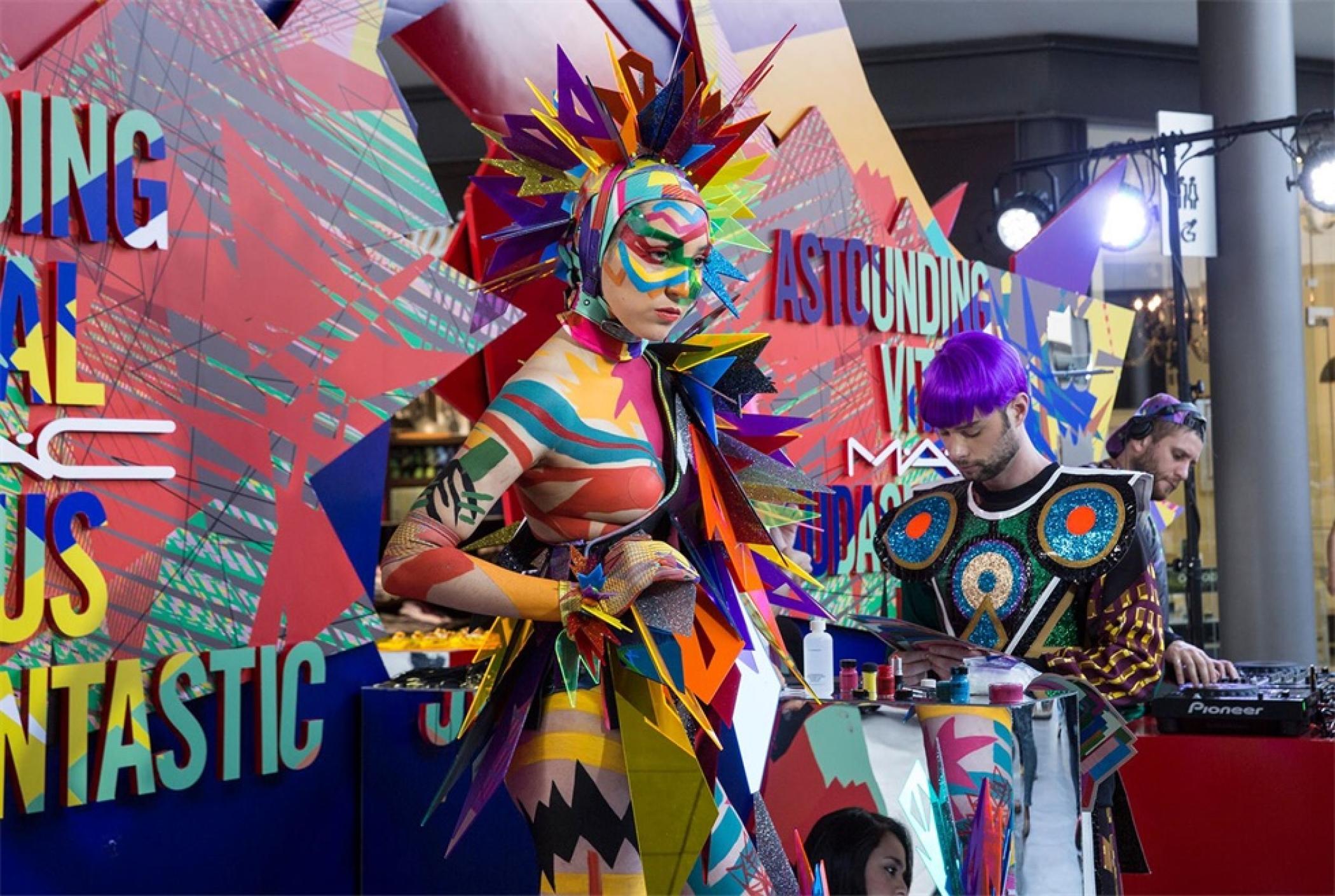 人体彩绘艺术点亮了MAC这场发布会活动策划,明亮大胆的色彩太酷了