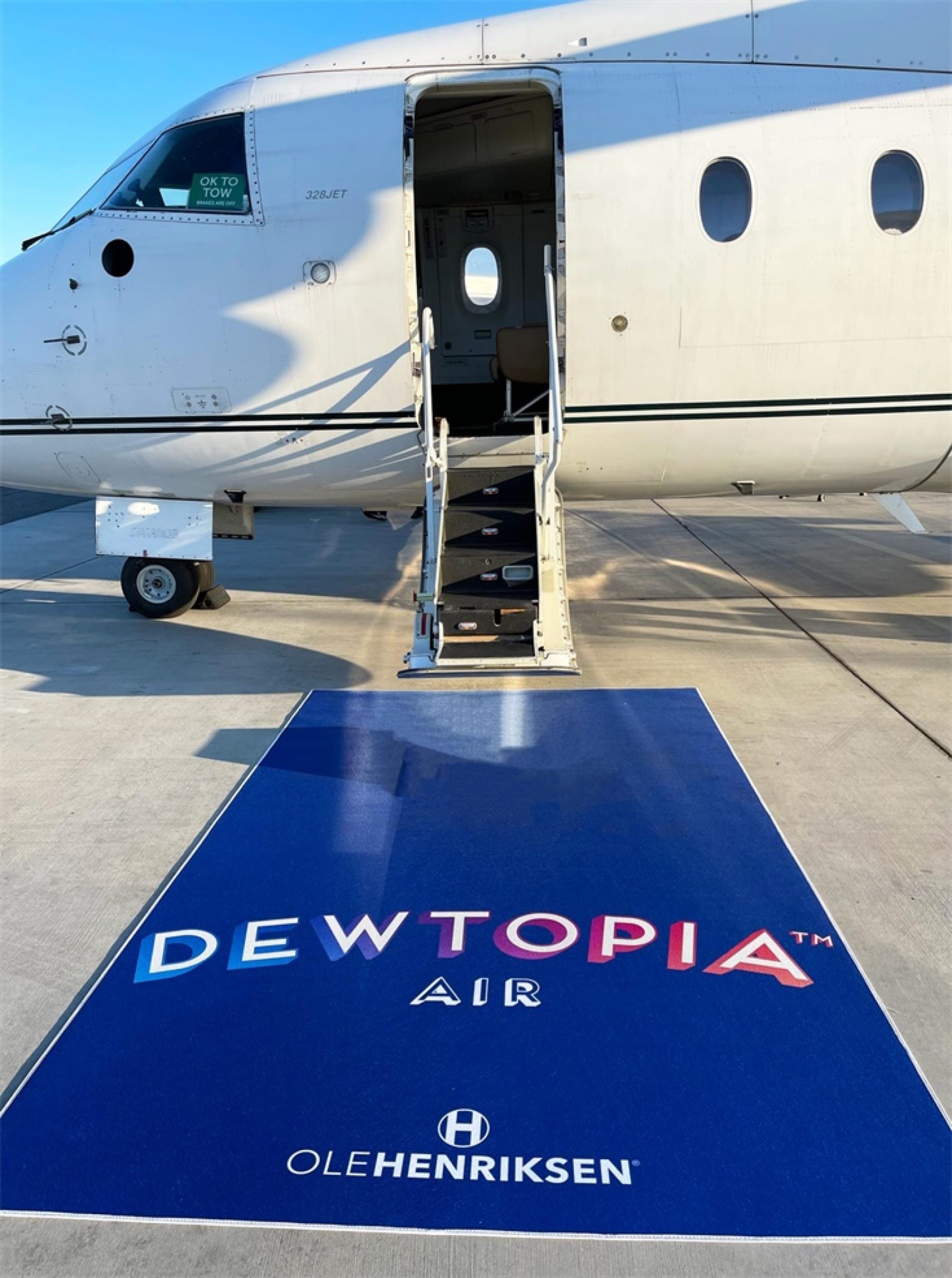 护肤品牌的新品发布会活动策划被打造成多彩而神秘的露珠乌托邦