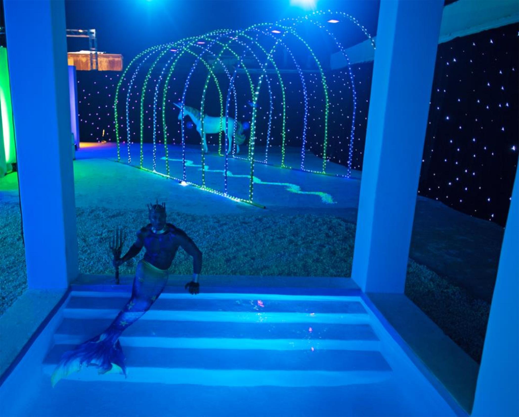 护肤品牌的新品发布会活动策划被打造成多彩而神秘的露珠乌托邦