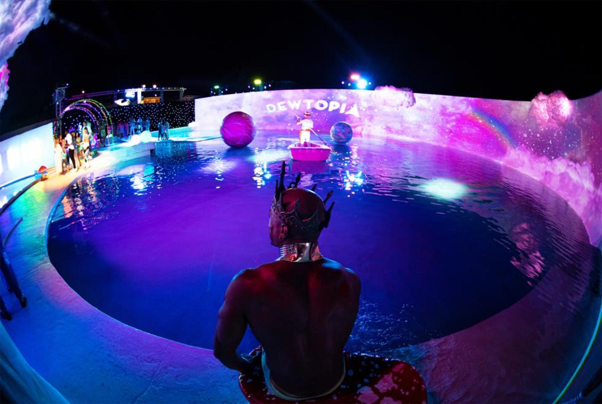 护肤品牌的新品发布会活动策划被打造成多彩而神秘的露珠乌托邦