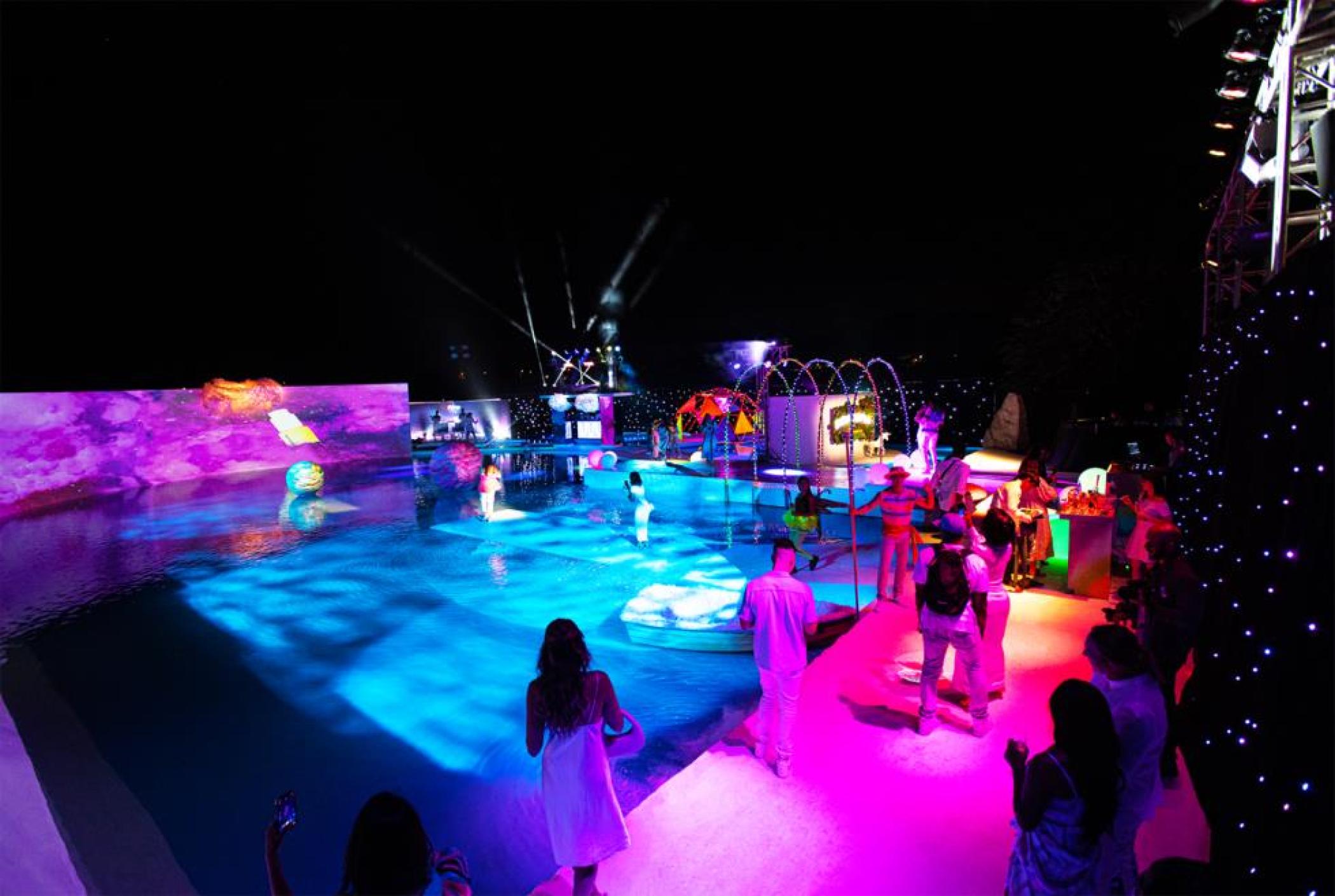 护肤品牌的新品发布会活动策划被打造成多彩而神秘的露珠乌托邦