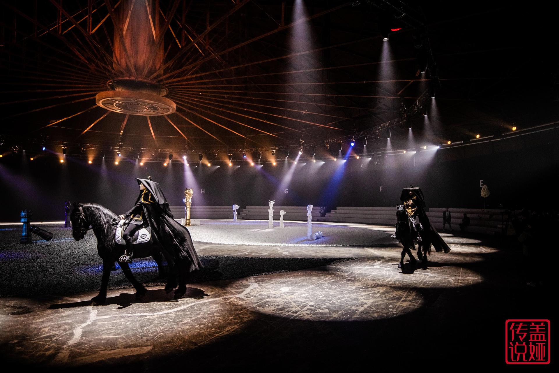 熊英·盖娅传说新品发布会活动策划呈现出国际顶级艺术水准的服饰秀演