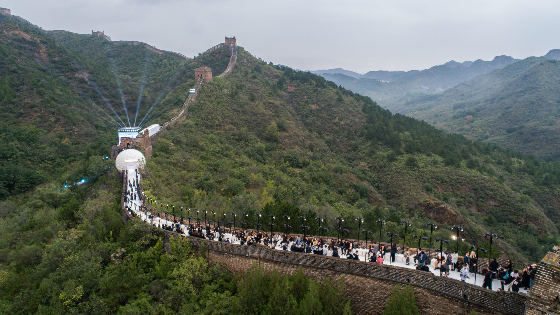 羽你相绒巴拉巴拉长城梦幻大秀活动策划点亮了北京长城
