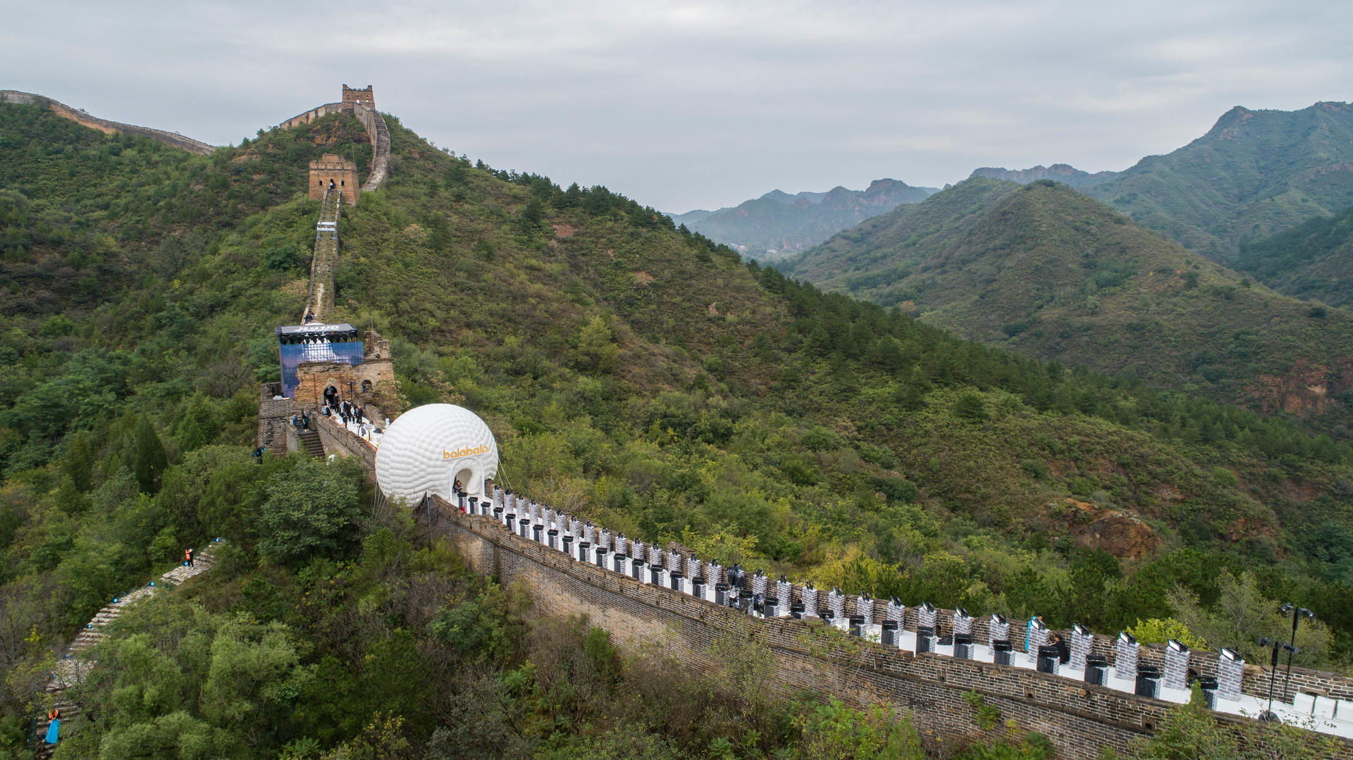 羽你相绒巴拉巴拉长城梦幻大秀活动策划点亮了北京长城