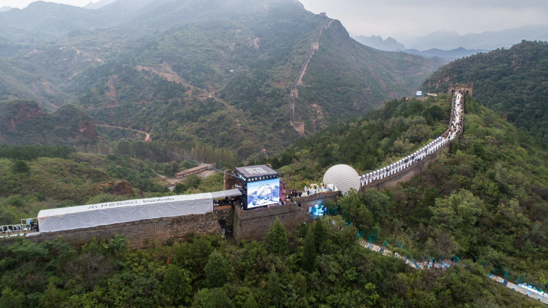 羽你相绒巴拉巴拉长城梦幻大秀活动策划点亮了北京长城