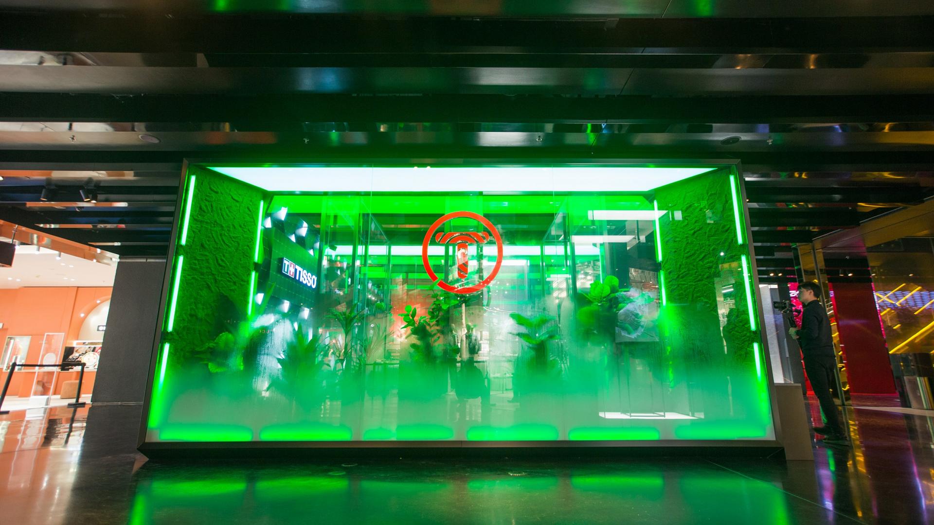 天梭腾智·无界系列发布会活动策划了一个城市与自然结合的艺术空间